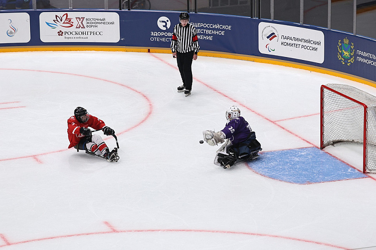 Во Владивостоке состоялось открытие Кубка по следж-хоккею среди ветеранов СВО «Герои нашего времени»