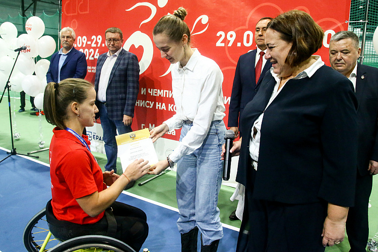 43 спортсмена из 11 регионов страны разыграли медали чемпионата России по теннису на колясках