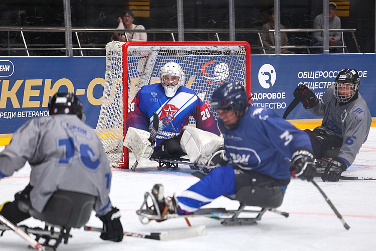 Во Владивостоке состоялось открытие Кубка по следж-хоккею среди ветеранов СВО «Герои нашего времени»