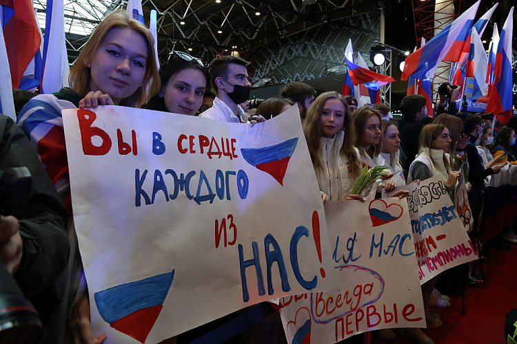 В аэропорту Шереметьево торжественно встретили Паралимпийскую сборную команду России