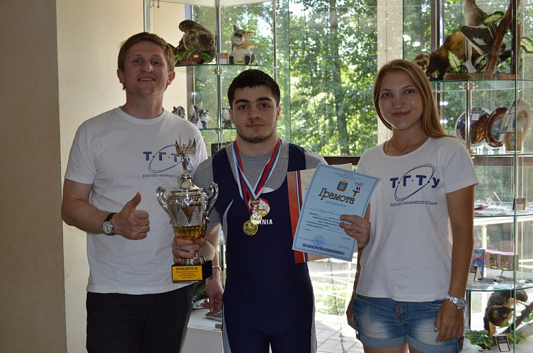 Спортсмены из Краснодарского края Юлия Воронцова и Андрей Самовик стали победителями абсолютного зачета на первенстве России по пауэрлифтингу 