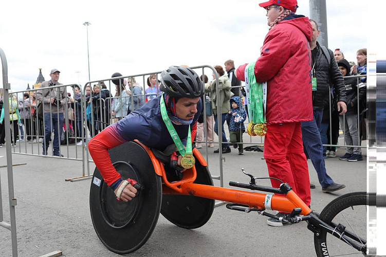 Члены сборной России в Нижнем Новгороде приняли участие в полумарафоне «Беги, герой!» 