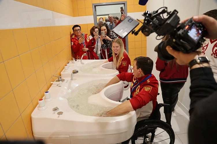 Делегация российских паралимпийцев посетила швейную фабрику «Мануфактуры Bosco»