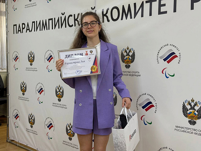 П.А. Рожков вручил призы победителям конкурса рисунков «День Великой Победы глазами детей», посвященного 80-летию Победы в Великой Отечественной войне