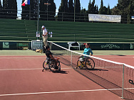 Россиянка Виктория Львова ведет борьбу за награды международных соревнований по теннису на колясках Sardinia Open в Италии 