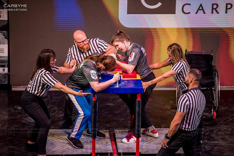 Сборная команда России по армрестлингу выиграла общекомандный зачет чемпионата мира в женской категории и стала второй – в мужской