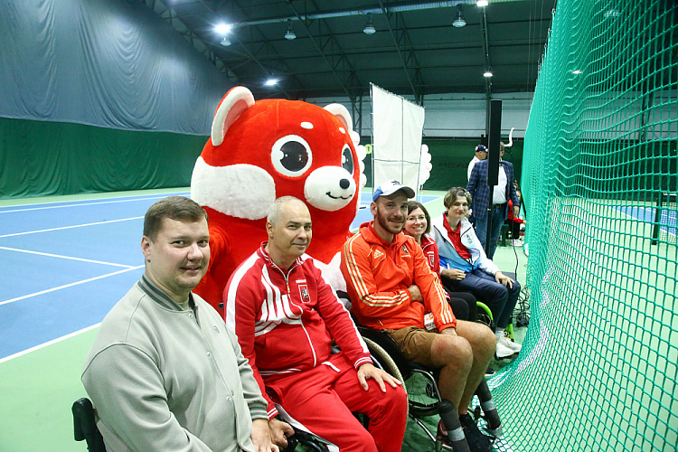 43 спортсмена из 11 регионов страны разыграли медали чемпионата России по теннису на колясках