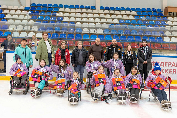 В Дмитрове подвели итоги первого женского чемпионата России по следж-хоккею «Снежная королева» В Дмитрове подвели итоги первого женского чемпионата России по следж-хоккею «Снежная королева»
