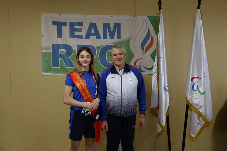 П.А. Рожков в Паралимпийской деревне вручил ленты чемпионов победителям Паралимпиады и памятные знаки ПКР «Участник XVI Паралимпийских игр»