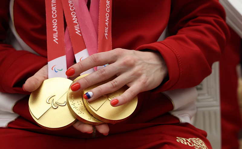 В Кремле Владимир Путин вручил государственные награды Российской Федерации победителям и призёрам ХIV Паралимпийских зимних игр 2026 года