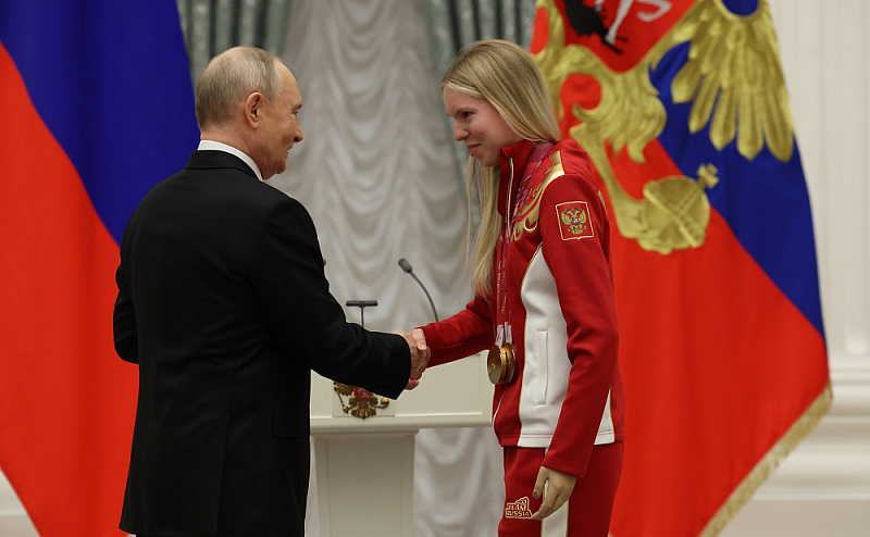 В Кремле Владимир Путин вручил государственные награды Российской Федерации победителям и призёрам ХIV Паралимпийских зимних игр 2026 года