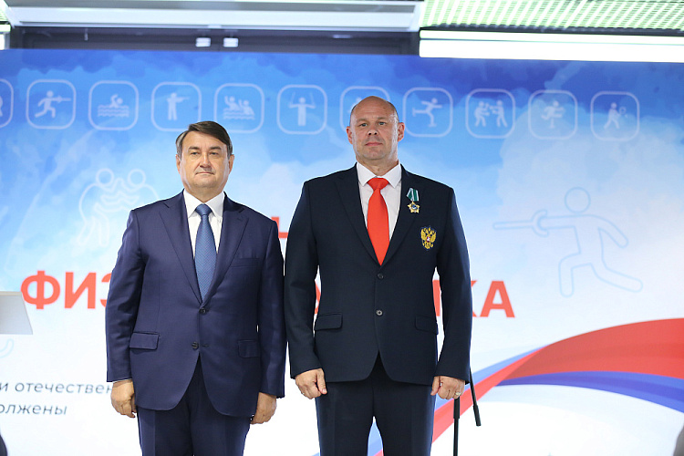 Помощник Президента РФ И.Е. Левитин в Олимпийском комплексе Лужники вручил государственные награды Российской Федерации