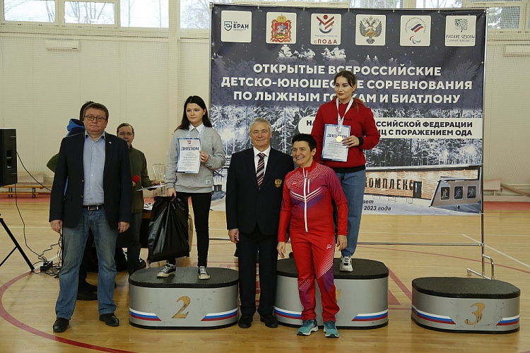 П.А. Рожков в Пересвете принял участие в церемониях открытия и награждения, а также просмотре Кубка России и Всероссийских детско-юношеских соревнований по лыжным гонкам и биатлону спорта лиц с ПОДА