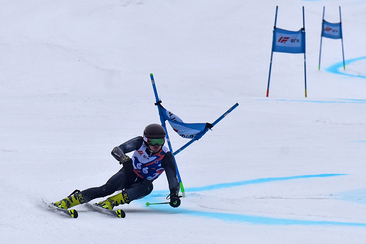 Ворончихина и Бугаев стали абсолютными чемпионами России по горнолыжному спорту лиц с ПОДА
