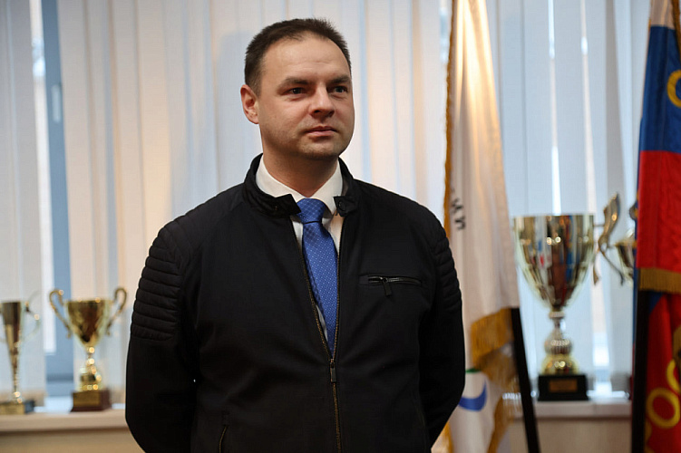 В офисе ПКР состоялось вручение Медали ордена «За заслуги перед Отечеством» I степени тренеру Р.Ю. Биярсланову, а также удостоверения и знака «Заслуженный мастер спорта» его воспитаннику А. Рамазанову по итогам выступления на XVII Паралимпийских игр