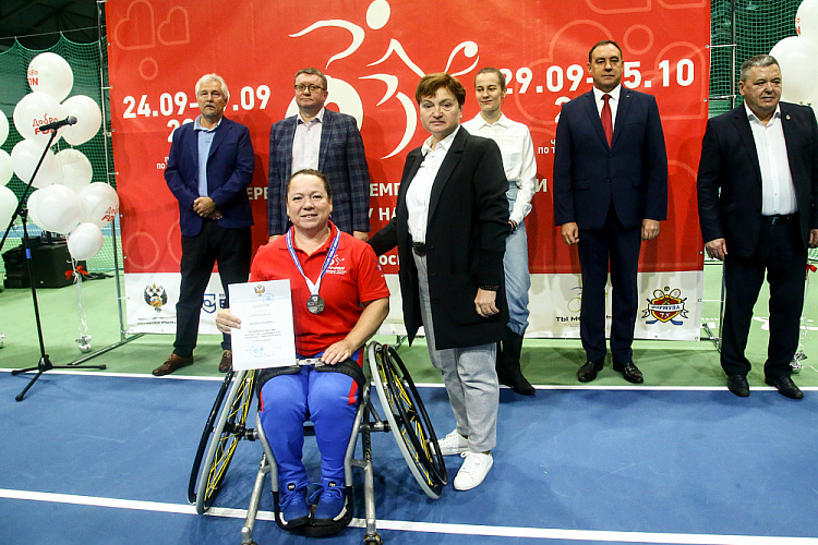 43 спортсмена из 11 регионов страны разыграли медали чемпионата России по теннису на колясках