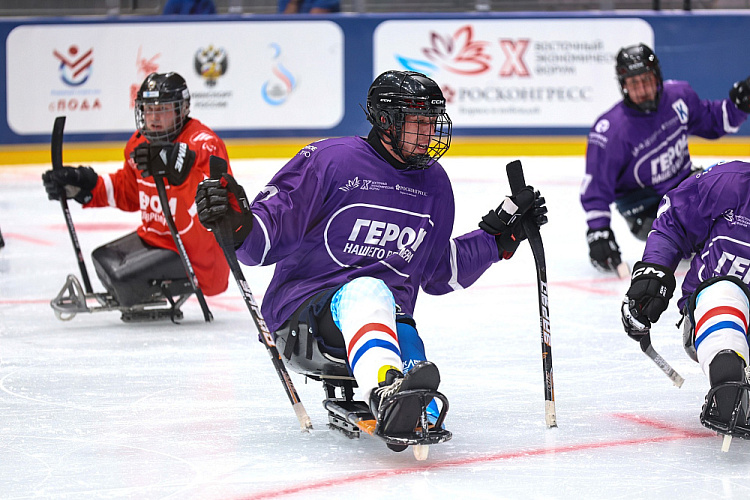 Во Владивостоке состоялось открытие Кубка по следж-хоккею среди ветеранов СВО «Герои нашего времени»