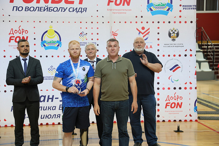Команда Бурятии выиграла Кубок Фонбет по волейболу сидя среди ветеранов СВО