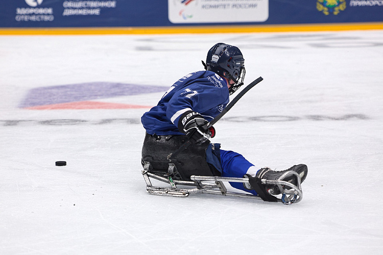 Во Владивостоке состоялось открытие Кубка по следж-хоккею среди ветеранов СВО «Герои нашего времени»