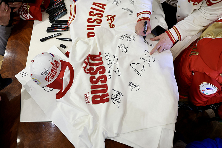 Торжественная встреча Паралимпийской команды России прошла в ГУМе на Красной площади