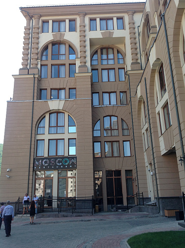 П.А. Рожков и технический менеджер по Играм IWAS Ян Боквик в г. Сочи в рамках второго дня инспекционного визита осмотрели места проведения соревнований по плаванию и размещения пловцов