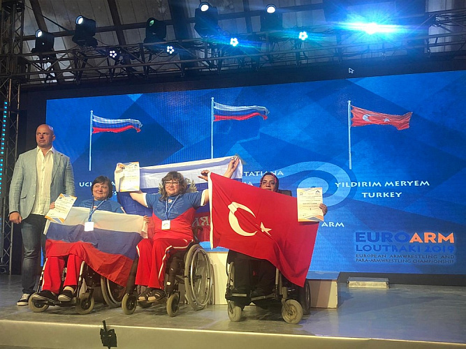 Российские спортсмены успешно выступили на чемпионате Европы по пара-армрестлингу в Греции