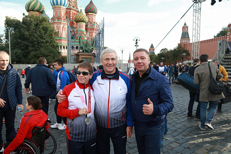 Паралимпийскую сборную России торжественно встретили на Красной площади Паралимпийскую сборную России торжественно встретили на Красной площади