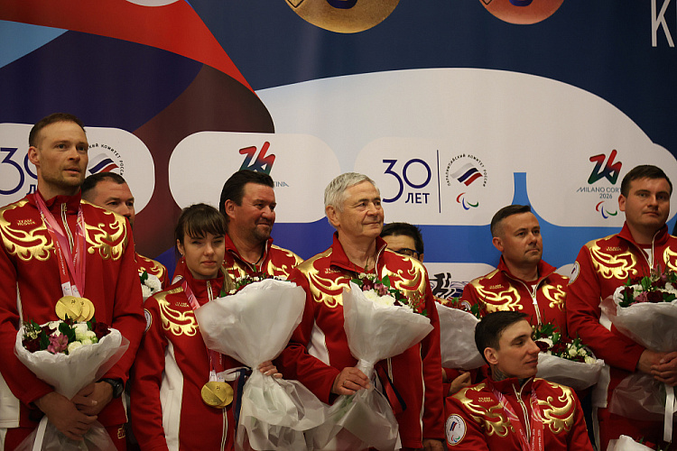 В аэропорту «Внуково» торжественно встретили паралимпийскую сборную России после XIV Паралимпийских зимних игр в Италии