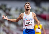 В.В. Путин поздравил победителя XVI Паралимпийских летних игр в Токио в соревнованиях по лёгкой атлетике в дисциплине бег на 400 метров А. Вдовина