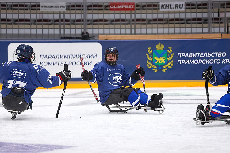 Во Владивостоке состоялось открытие Кубка по следж-хоккею среди ветеранов СВО «Герои нашего времени»