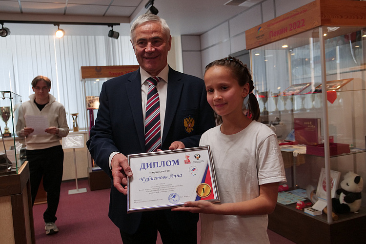 П.А. Рожков вручил призы победителям конкурса рисунков «День Великой Победы глазами детей», посвященного 80-летию Победы в Великой Отечественной войне