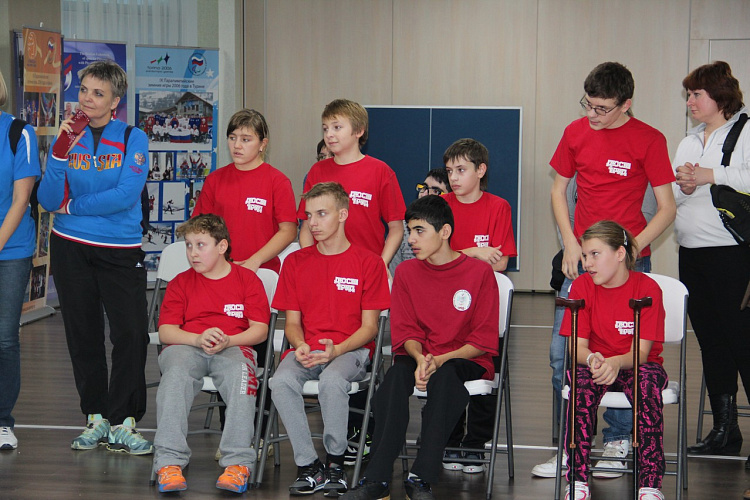 В Универсальном спортивном зале «Паралимпийский» состоялось награждение победителей и призеров соревнований заключительного дня и церемония закрытия Всероссийской спартакиады учащихся учебных заведений по видам спорта лиц с поражением ОДА