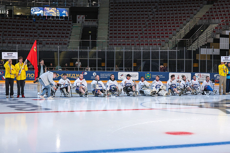 Во Владивостоке состоялось открытие Кубка по следж-хоккею среди ветеранов СВО «Герои нашего времени»