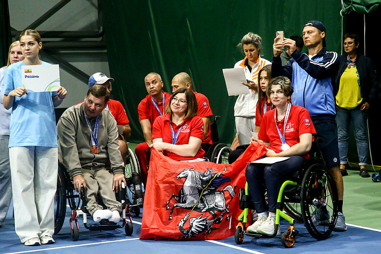 43 спортсмена из 11 регионов страны разыграли медали чемпионата России по теннису на колясках