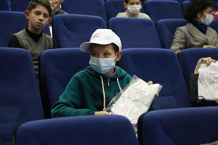 П.А. Рожков совместно с чемпионами и призерами Паралимпийских игр, в г. Дзержинске провели Паралимпийский урок для учеников Дзержинской специальной коррекционной школы