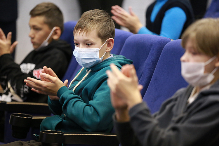 П.А. Рожков совместно с чемпионами и призерами Паралимпийских игр, в г. Дзержинске провели Паралимпийский урок для учеников Дзержинской специальной коррекционной школы