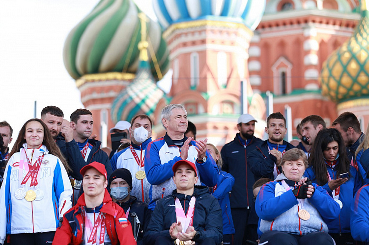 Паралимпийскую сборную России торжественно встретили на Красной площади Паралимпийскую сборную России торжественно встретили на Красной площади