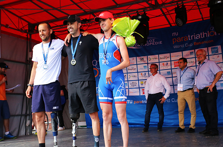 1 золотую 1 серебряную и 2 бронзовые медали завоевали российские паратриатлонисты на Кубке мира во Франции