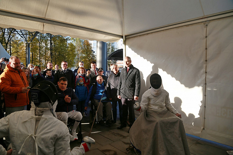 В Центральном парке культуры и отдыха г. Дзержинска чемпионы и призеры Паралимпийских игр провели мастер-классы для детей с ограниченными возможностями здоровья