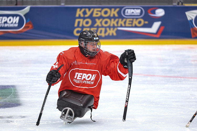 Во Владивостоке состоялось открытие Кубка по следж-хоккею среди ветеранов СВО «Герои нашего времени»