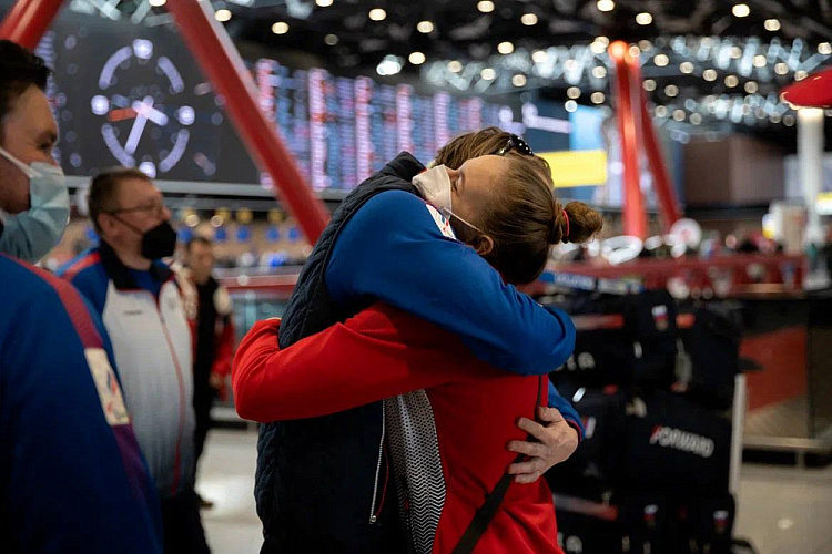 В аэропорту Шереметьево торжественно встретили Паралимпийскую сборную команду России