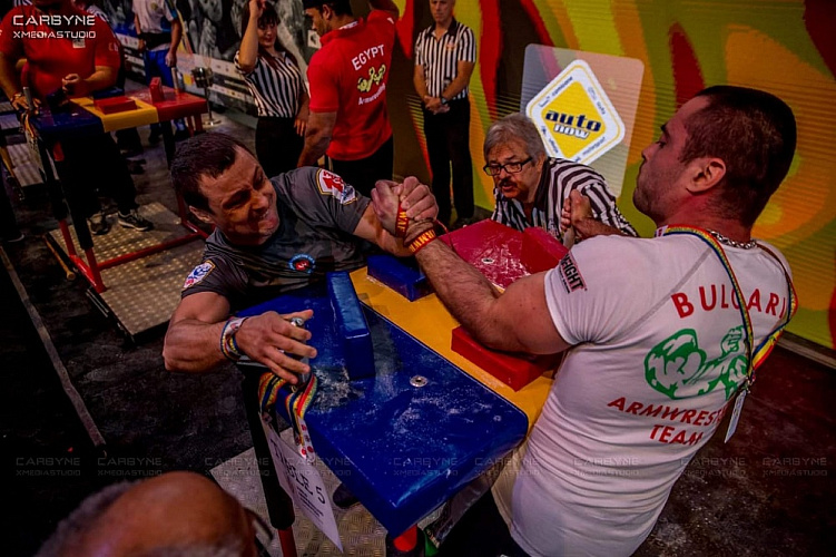 Сборная команда России по армрестлингу выиграла общекомандный зачет чемпионата мира в женской категории и стала второй – в мужской