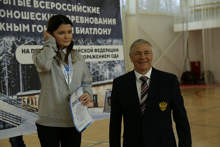 П.А. Рожков в Пересвете принял участие в церемониях открытия и награждения, а также просмотре Кубка России и Всероссийских детско-юношеских соревнований по лыжным гонкам и биатлону спорта лиц с ПОДА