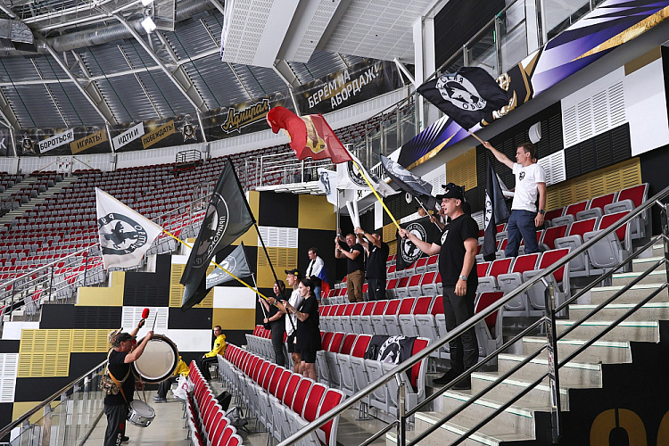 Во Владивостоке состоялось открытие Кубка по следж-хоккею среди ветеранов СВО «Герои нашего времени»