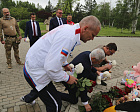 Делегация Паралимпийского комитета России возложила цветы на Аллее ангелов в Донецке