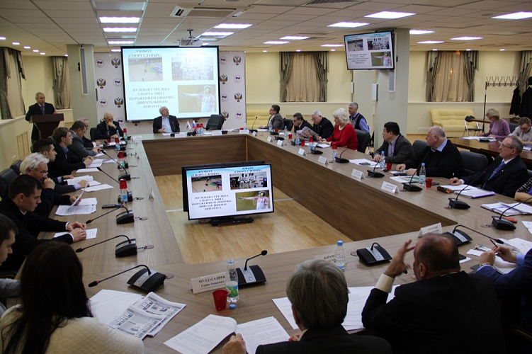 В.П. Лукин в зале Исполкома Дома паралимпийского спорта провел заседание Исполкома ПКР