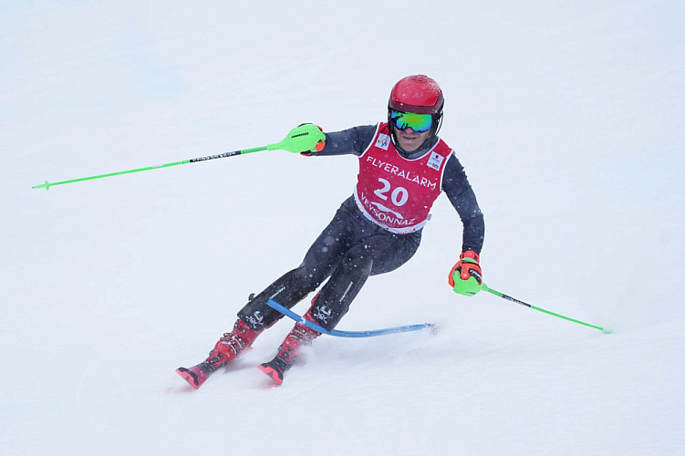 Международная арена рада возвращению российских горнолыжников спорта слепых - старший тренер сборной России Н.А. Брусова Международная арена рада возвращению российских горнолыжников спорта слепых - старший тренер сборной России Н.А. Брусова