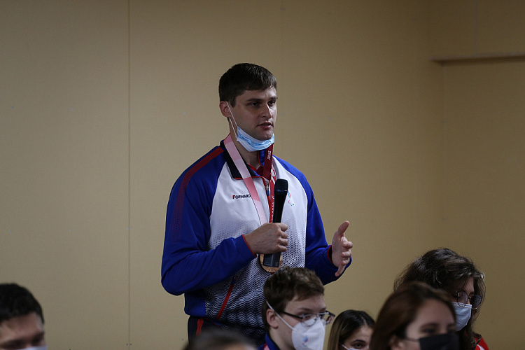 О.В. Матыцин в режиме телемоста провел встречу с П.А. Рожковым и чемпионами и призерами XVI Паралимпийских летних игр, находящимися в Паралимпийской деревне  