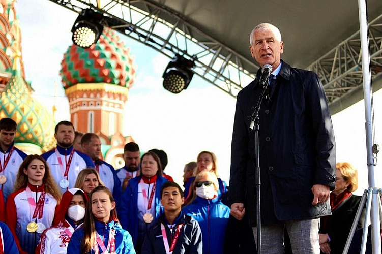 Паралимпийскую сборную России торжественно встретили на Красной площади Паралимпийскую сборную России торжественно встретили на Красной площади