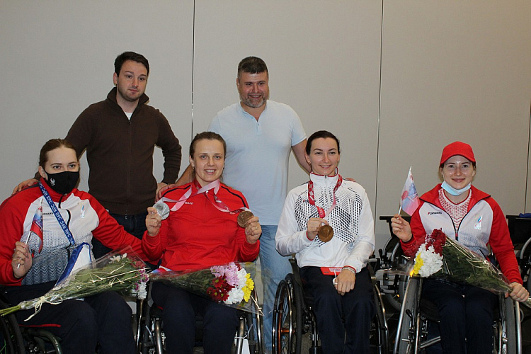В Москву с Паралимпийских игр в Токио прибыла вторая группа спортсменов команды ПКР